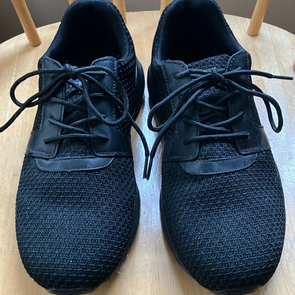 Black Sneakers with Breathable Knit and Cushioned Sole